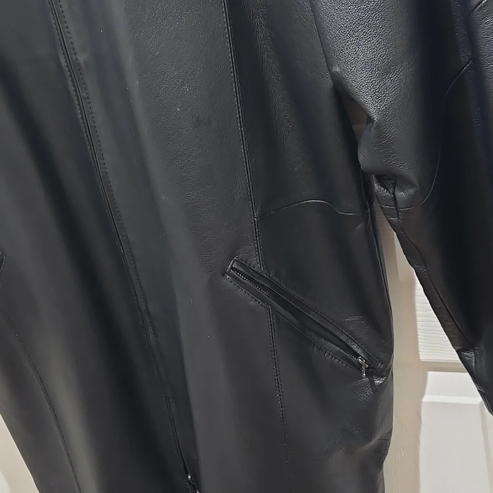 Vintage Alanni black women's leather coat jacket zipper and two front pockets L